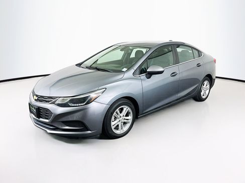 Used 2018 Chevrolet Cruze LT FWD image 3