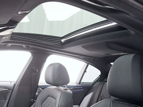 Used 2022 BMW 530i xDrive w/ Executive Package image 32