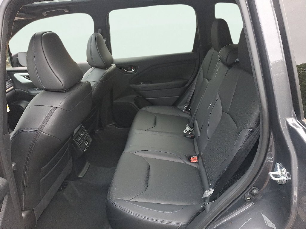 Used 2025 Subaru Forester Limited AWD/4WD image 6