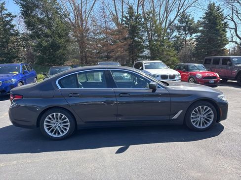 Used 2022 BMW 530i xDrive w/ Premium Package image 7
