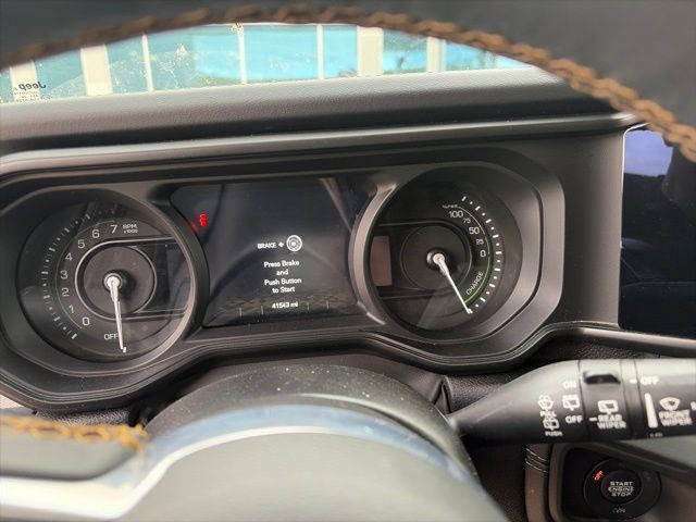 Used 2024 Jeep Wrangler Unlimited Sahara AWD/4WD image 6