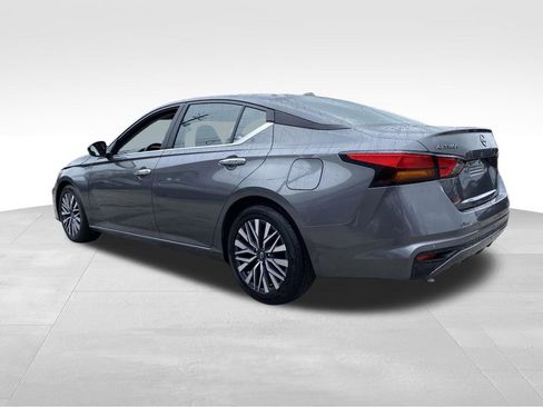 Used 2025 Nissan Altima 2.5 SV image 4