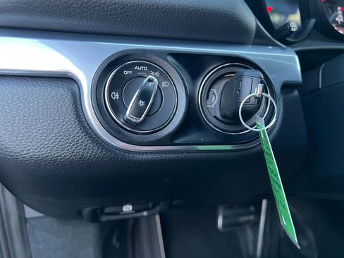 Used 2016 Porsche Cayman image 29