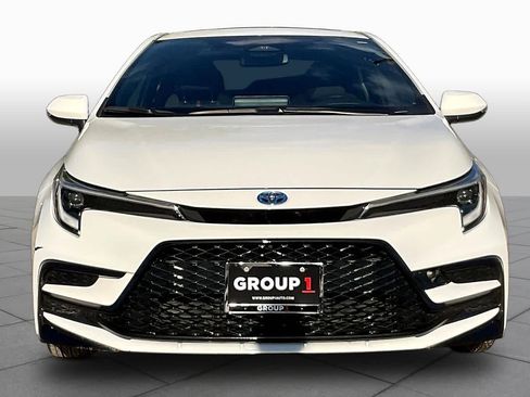 Used 2024 Toyota Corolla SE w/ SE Package image 4