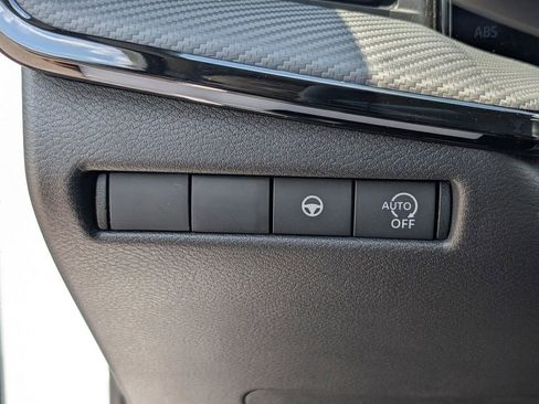 Used 2025 Nissan Kicks SR FWD image 18