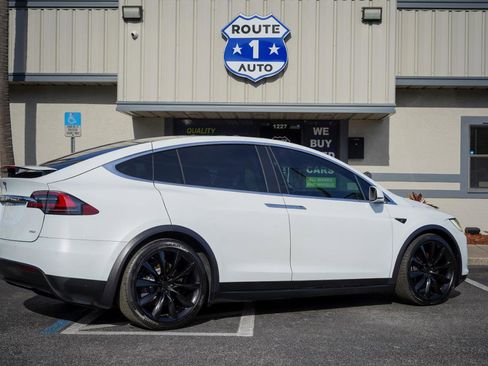 Used 2018 Tesla Model X 75D AWD/4WD image 5