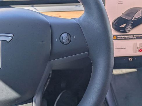 Used 2025 Tesla Model Y Long Range image 19