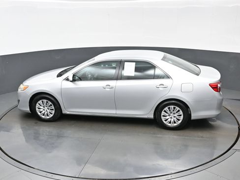 Used 2014 Toyota Camry LE FWD image 36