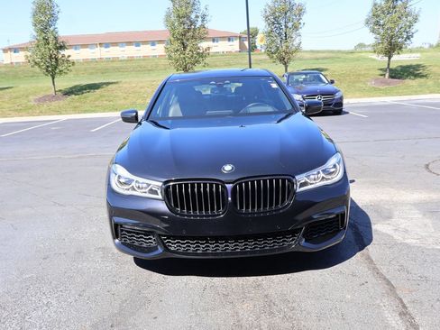 Used 2019 BMW 750i xDrive w/ Executive Package AWD/4WD image 3