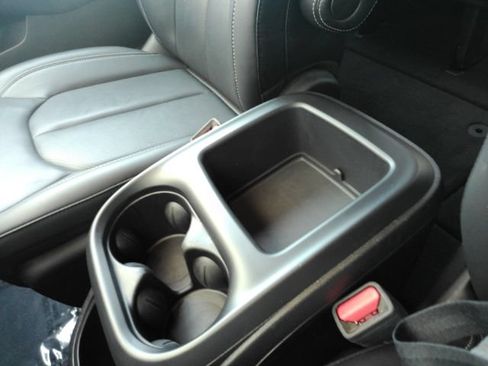 Used 2025 Chrysler Pacifica Select FWD image 53