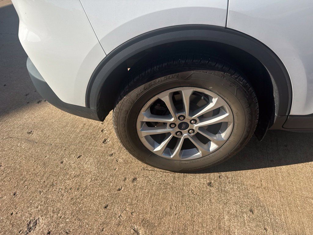 Used 2022 Ford Escape SE FWD image 12
