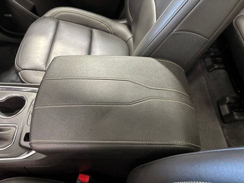Used 2023 Chevrolet Traverse LT AWD/4WD image 35