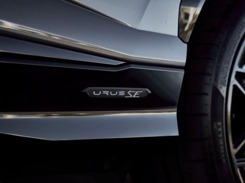 Used 2025 Lamborghini Urus SE image 8