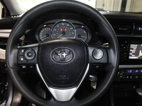Used 2015 Toyota Corolla LE FWD image 11
