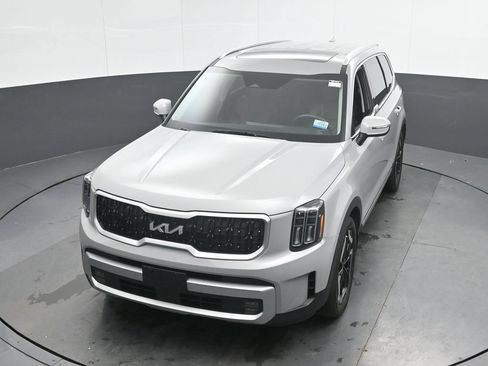 Used 2023 Kia Telluride EX AWD/4WD image 37