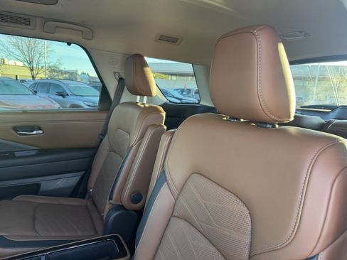 Used 2022 Nissan Pathfinder Platinum w/ Cargo Package image 16