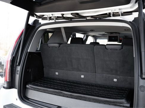 Used 2018 Cadillac Escalade Luxury image 14