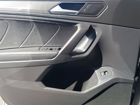 Certified 2022 Volkswagen Tiguan SE image 29