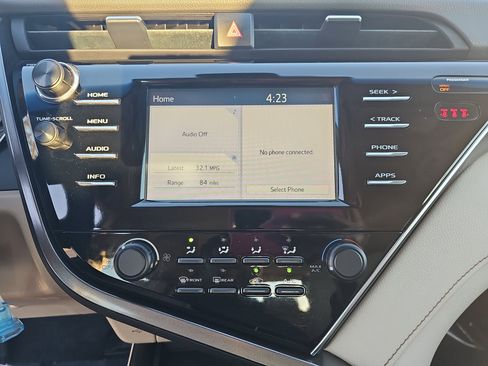 Used 2018 Toyota Camry LE image 21