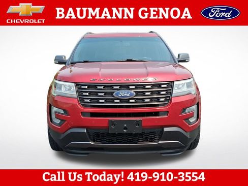 Used 2017 Ford Explorer XLT w/ Equipment Group 202A AWD/4WD image 9