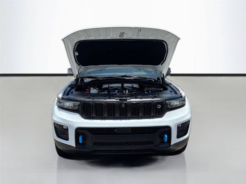 Used 2022 Jeep Grand Cherokee Trailhawk w/ Advanced Protech Group II AWD/4WD image 34