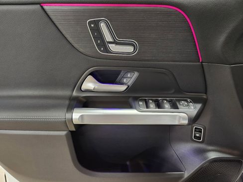 Used 2023 Mercedes-Benz EQB 300 4MATIC image 42