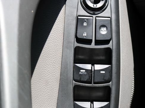 Used 2014 Hyundai Elantra Limited FWD image 18