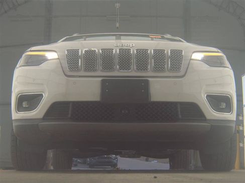 Used 2019 Jeep Cherokee Limited w/ Luxury Group AWD/4WD image 3