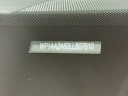 Certified 2020 Porsche Macan AWD/4WD image 30