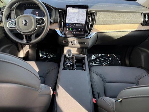 Used 2025 Volvo XC90 B6 Plus image 13