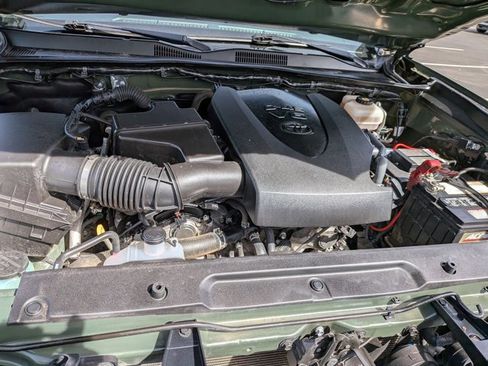 Used 2022 Toyota Tacoma TRD Off-Road AWD/4WD image 26