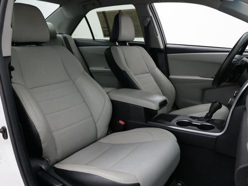 Used 2017 Toyota Camry SE FWD image 32