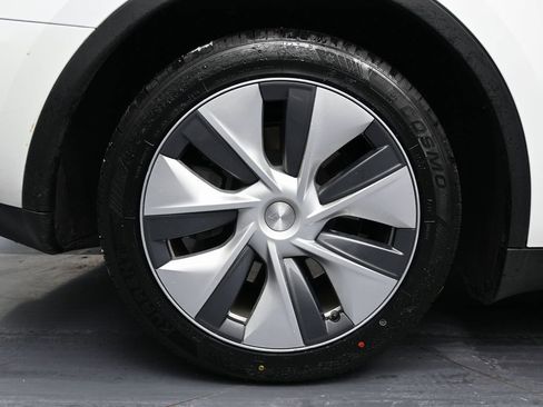 Used 2023 Tesla Model Y Long Range image 12