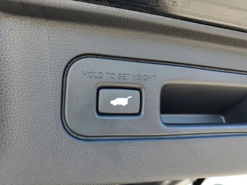 Used 2025 Honda Pilot Elite image 9