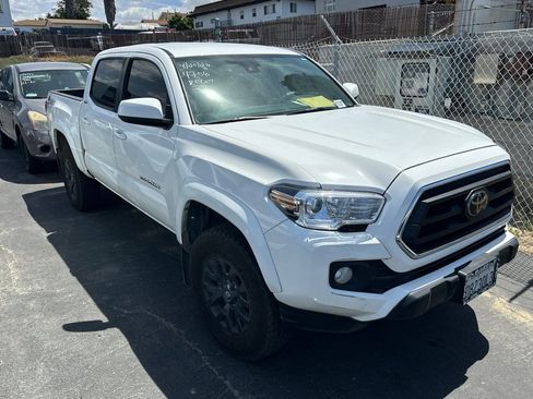 Used 2022 Toyota Tacoma SR5 RWD image 2