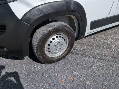 Used 2024 RAM ProMaster 2500 w/ Convenience Group image 7