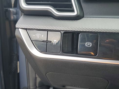 Used 2025 Kia Sportage LX FWD image 21