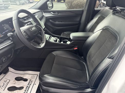 Used 2023 Jeep Grand Cherokee L Altitude image 12