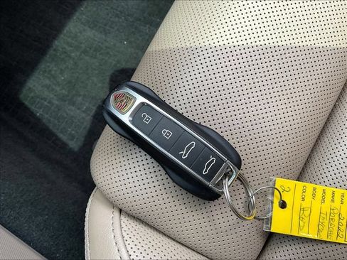 Used 2022 Porsche Taycan RWD image 32