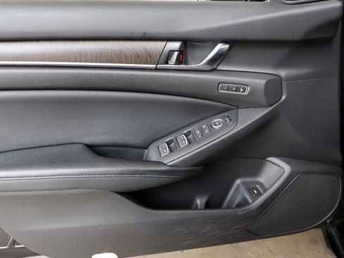 Used 2018 Honda Accord Touring image 36