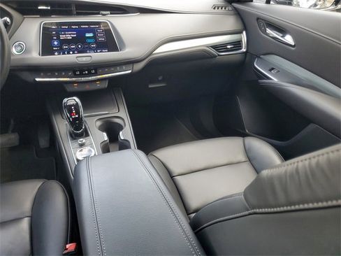 Certified 2023 Cadillac XT4 Premium Luxury image 15