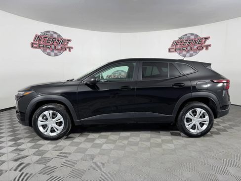 Used 2024 Chevrolet Trax LS w/ Driver Confidence Package image 4