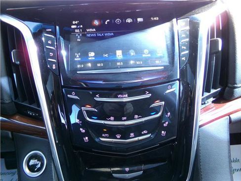 Used 2019 Cadillac Escalade Luxury image 7