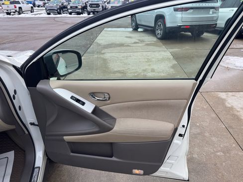 Used 2011 Nissan Murano S image 16