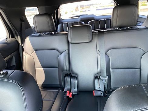 Used 2018 Ford Explorer XLT w/ Equipment Group 202A AWD/4WD image 20