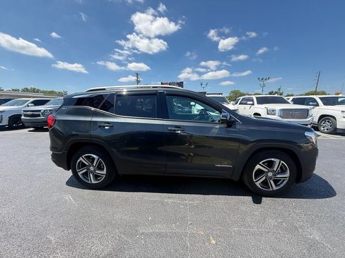 Used 2018 GMC Terrain SLT w/ Infotainment Package II FWD image 2