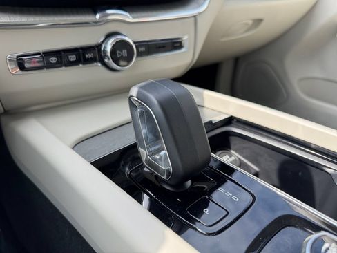 Certified 2024 Volvo XC60 B5 Plus w/ Climate Package AWD/4WD image 19
