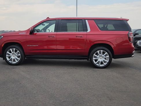 Used 2021 Chevrolet Suburban High Country AWD/4WD image 2