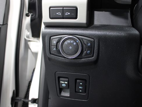 Used 2019 Ford F150 Lariat AWD/4WD image 9