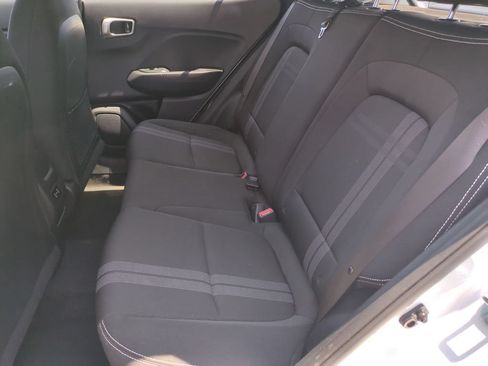 Used 2025 Hyundai Venue SEL FWD image 28